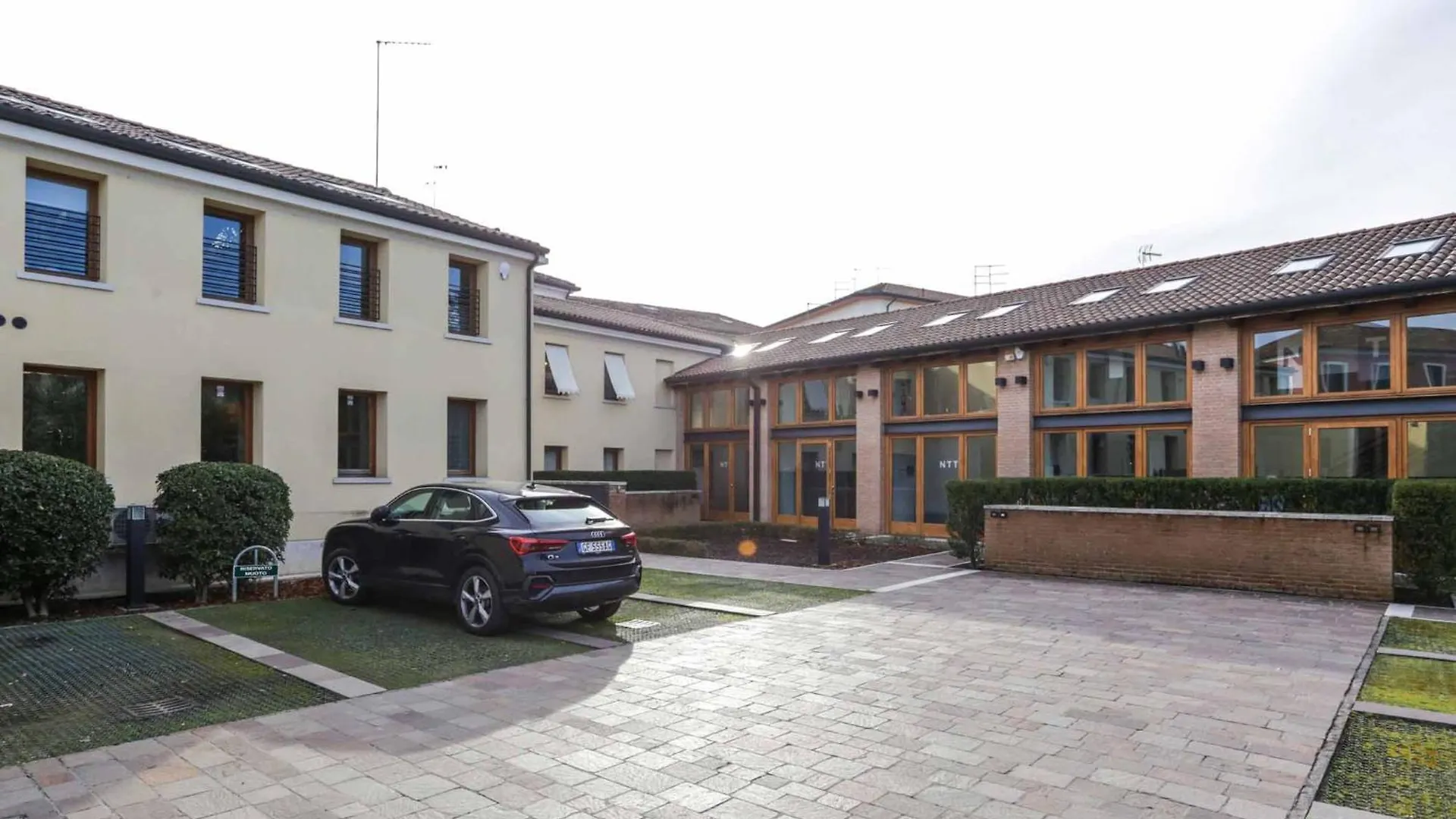 Casa Fiera Few Steps From The Centre With Car-Park דירה