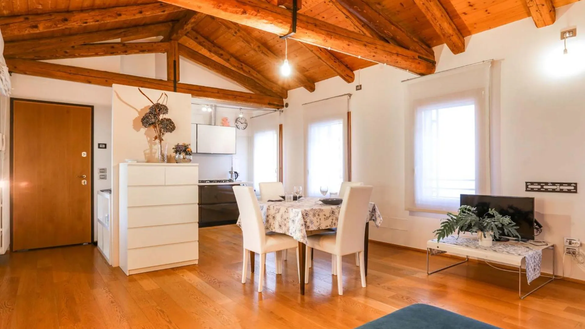 הקונטקטים של Casa Fiera Few Steps From The Centre With Car-Park